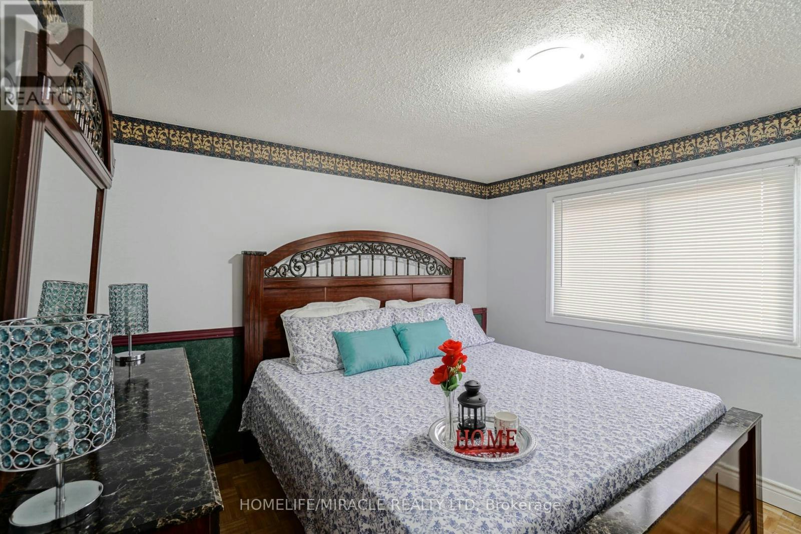 30 Hoskins Square, Brampton, ON, L6S 2N6 - 18