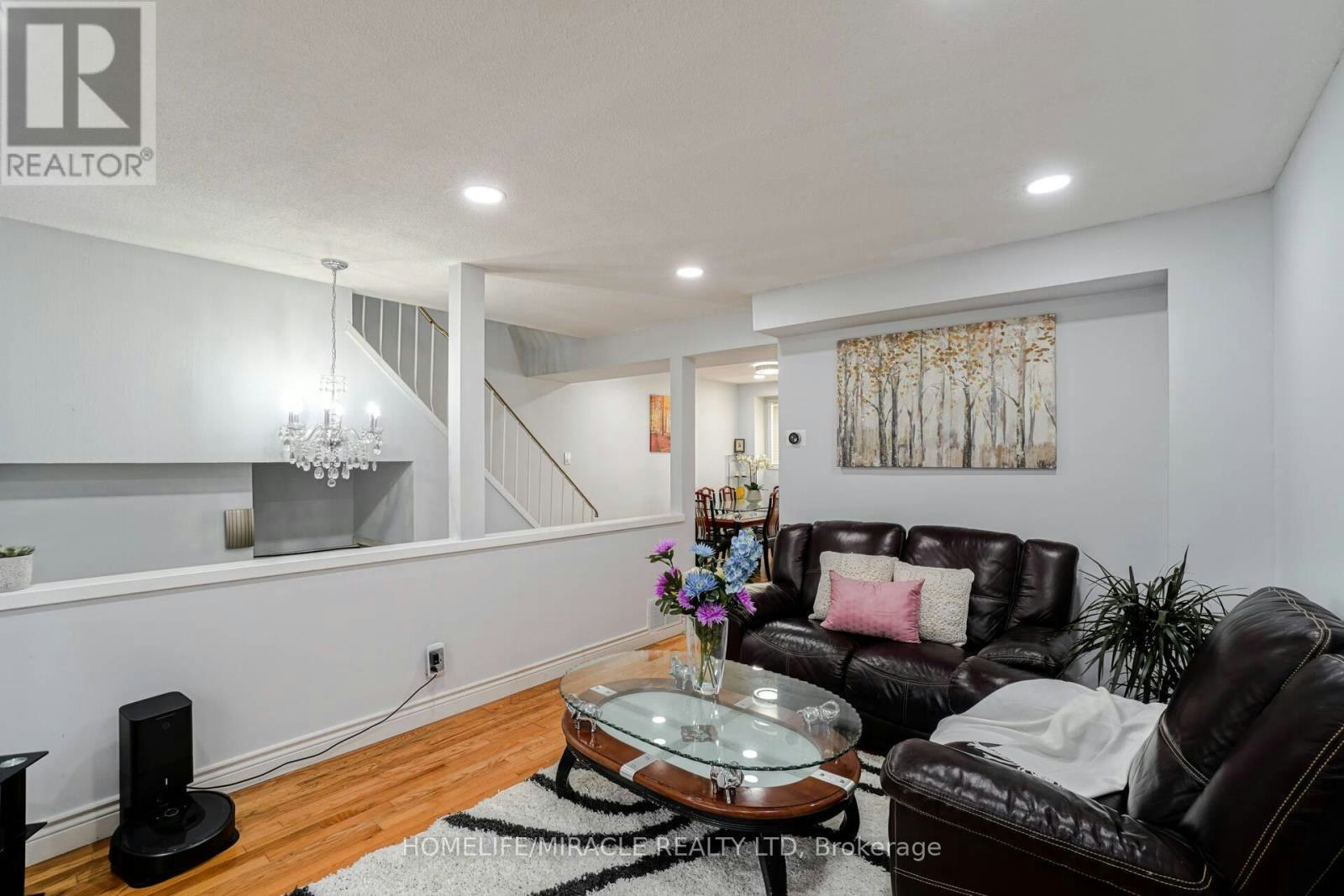 30 Hoskins Square, Brampton, ON, L6S 2N6 - 3