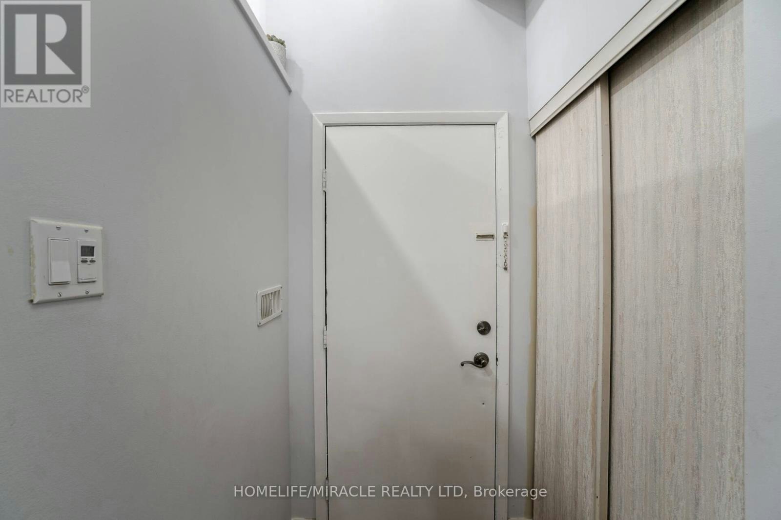 30 Hoskins Square, Brampton, ON, L6S 2N6 - 2
