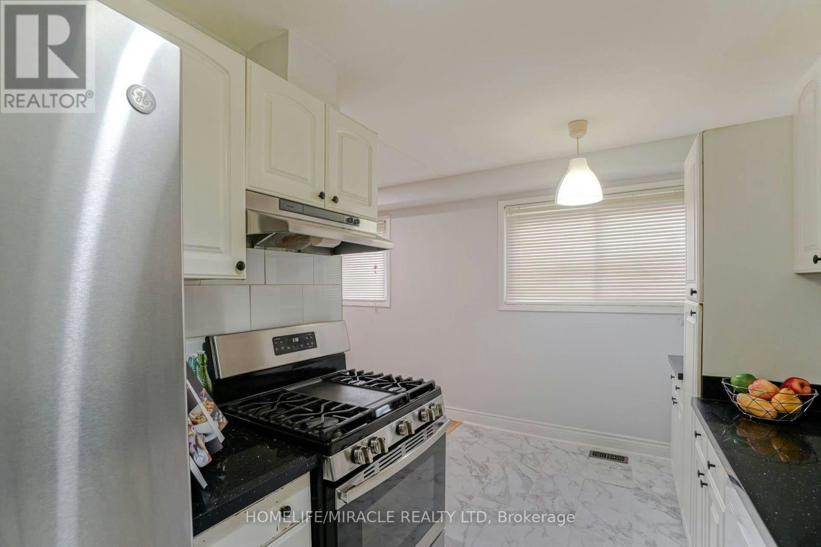 30 Hoskins Square, Brampton, ON, L6S 2N6 - 9