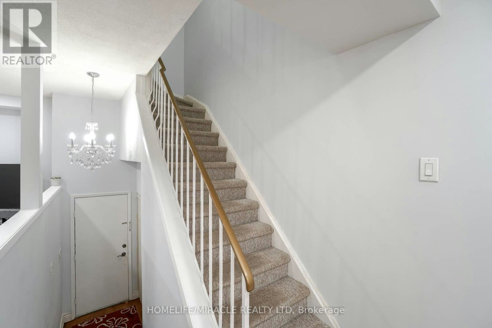 30 Hoskins Square, Brampton, ON, L6S 2N6 - 16