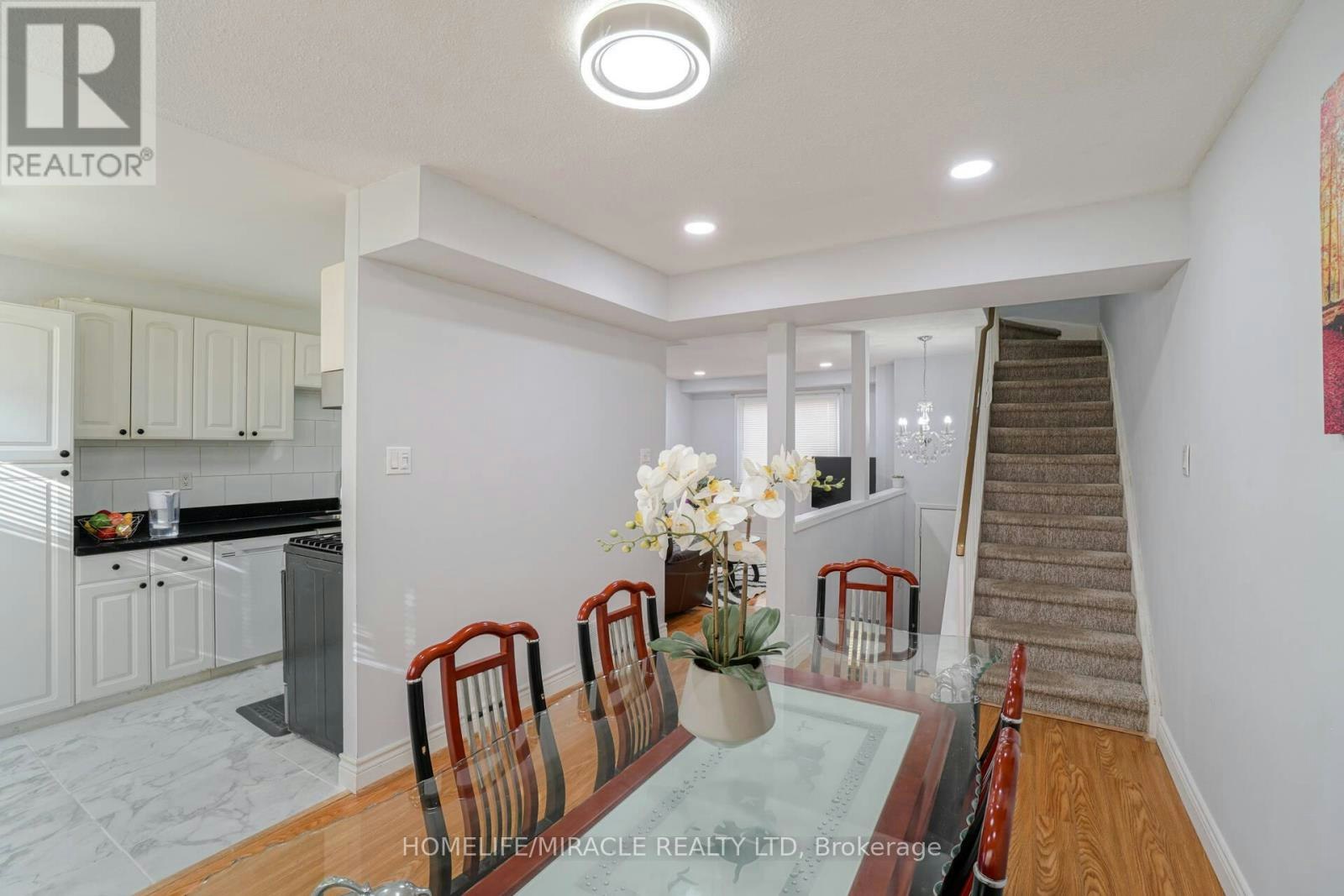 30 Hoskins Square, Brampton, ON, L6S 2N6 - 6