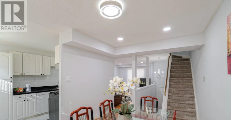 30 Hoskins Square, Brampton, ON, L6S 2N6 - 6