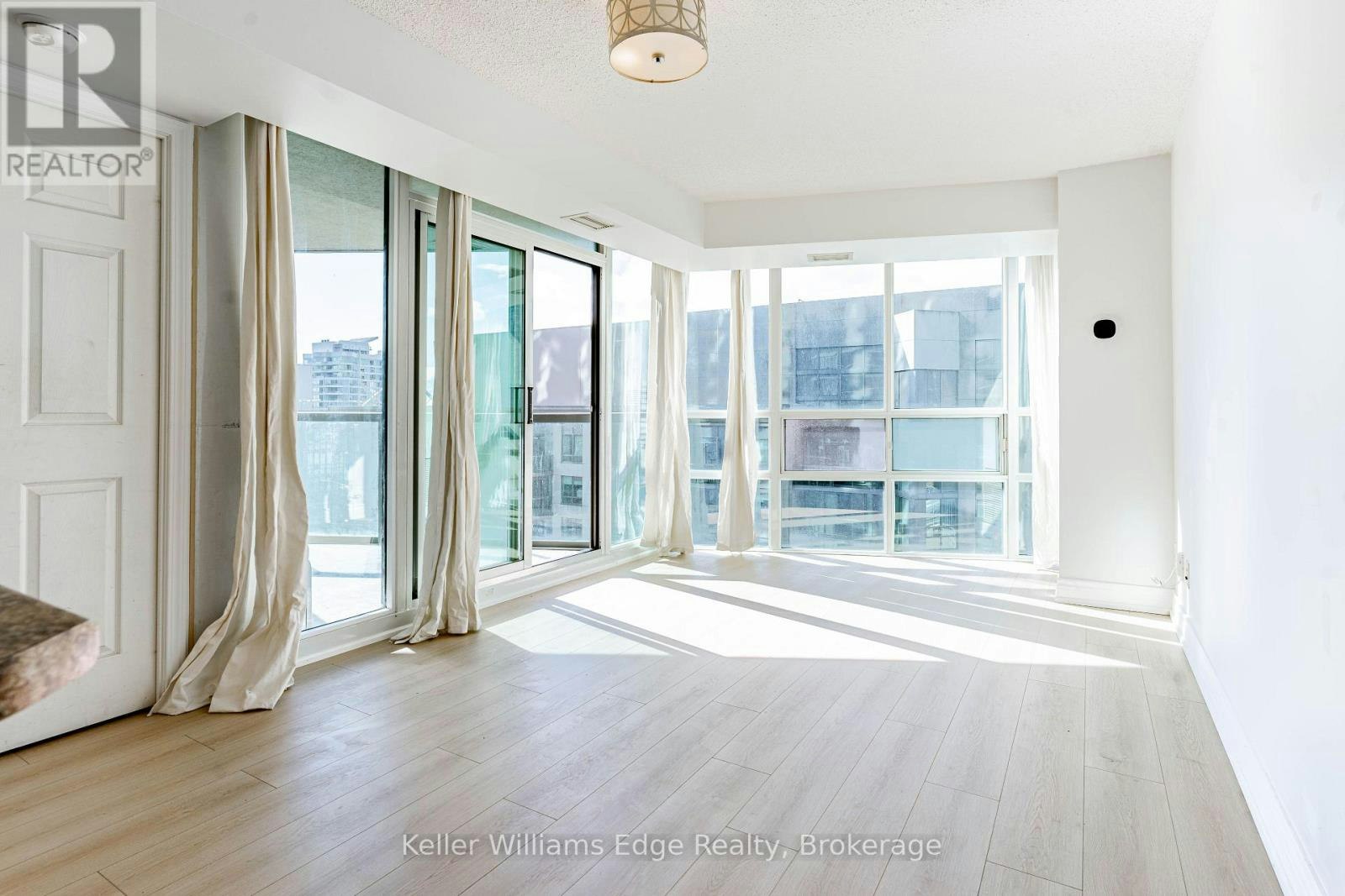 2001-30 Grand Trunk Crescent W, Toronto, ON, M5J 3A4 - 9