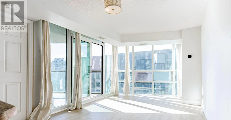 2001-30 Grand Trunk Crescent W, Toronto, ON, M5J 3A4 - 9