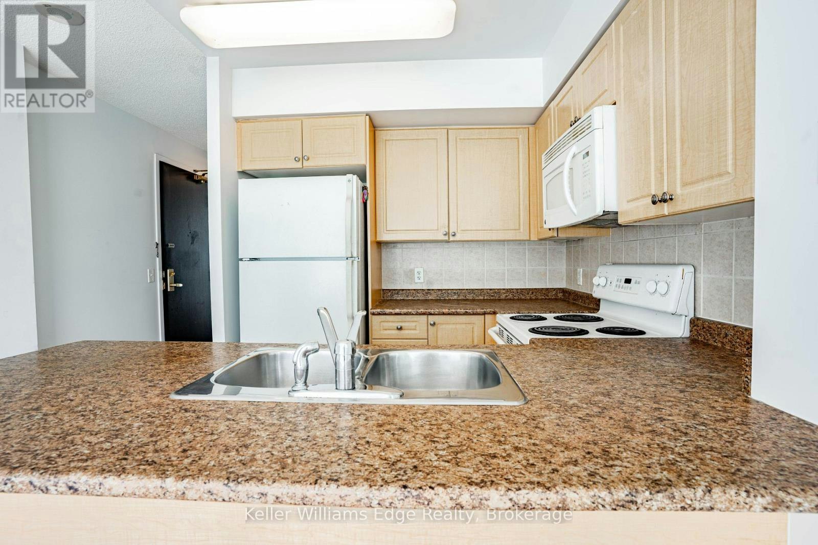 2001-30 Grand Trunk Crescent W, Toronto, ON, M5J 3A4 - 8