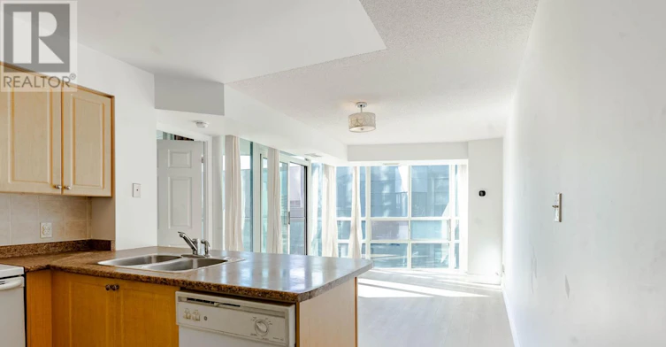 2001-30 Grand Trunk Crescent W, Toronto, ON, M5J 3A4 - 5