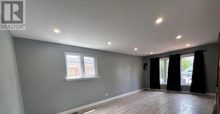 795 Pam Crescent, Newmarket, ON, L3Y 5B7 - 3