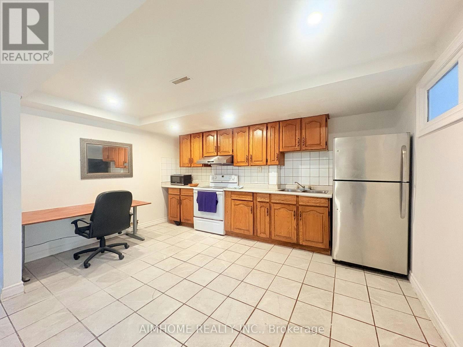 70 Micmac Crescent, Toronto, ON, M2H 2K2 - 2