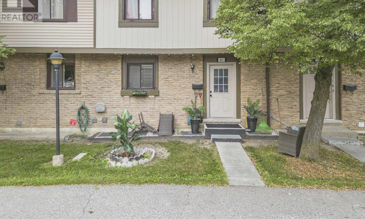 61-105 Hansen Road N