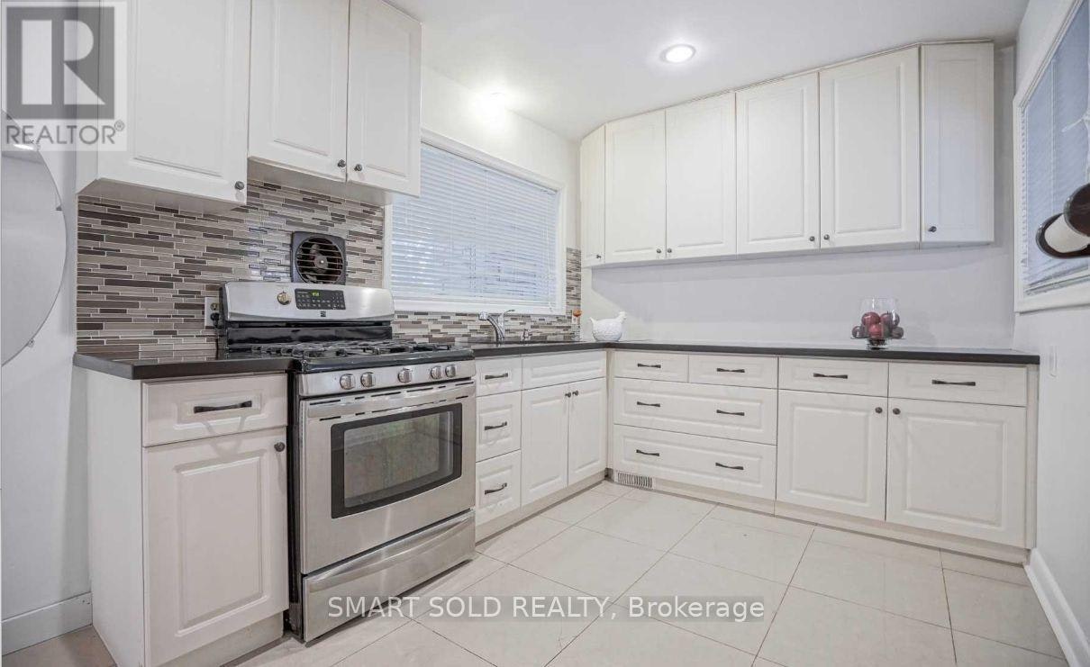 32 East Drive, Markham, ON, L6G 1A4 - 3
