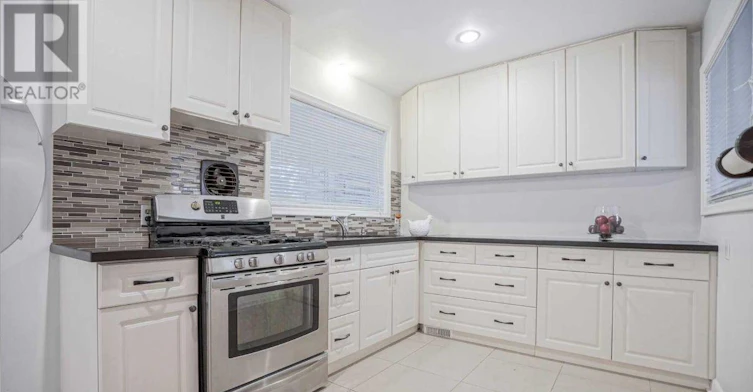 32 East Drive, Markham, ON, L6G 1A4 - 3