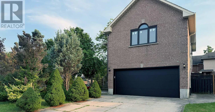 43 Falconridge Drive, Hamilton, ON, L9B 2P3 - 2