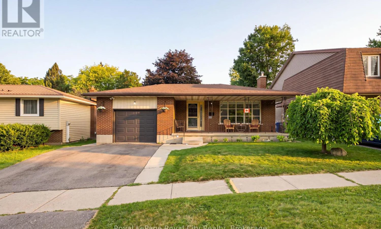 27 Carey Crescent