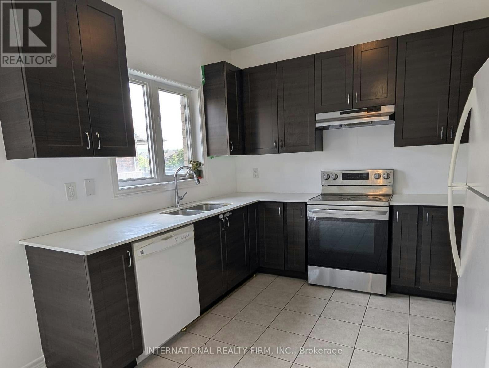 MAIN-734 Yarfield Crescent, Newmarket, ON, L3X 1C8 - 8