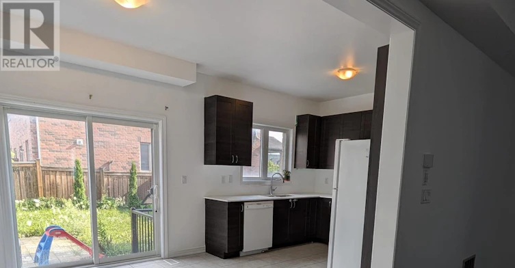 MAIN-734 Yarfield Crescent, Newmarket, ON, L3X 1C8 - 7
