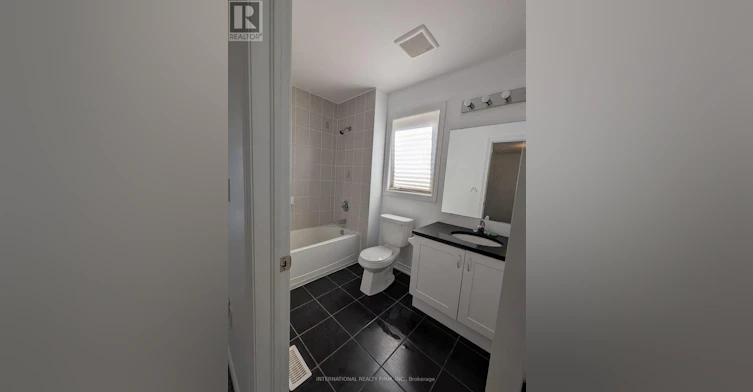 MAIN-734 Yarfield Crescent, Newmarket, ON, L3X 1C8 - 17