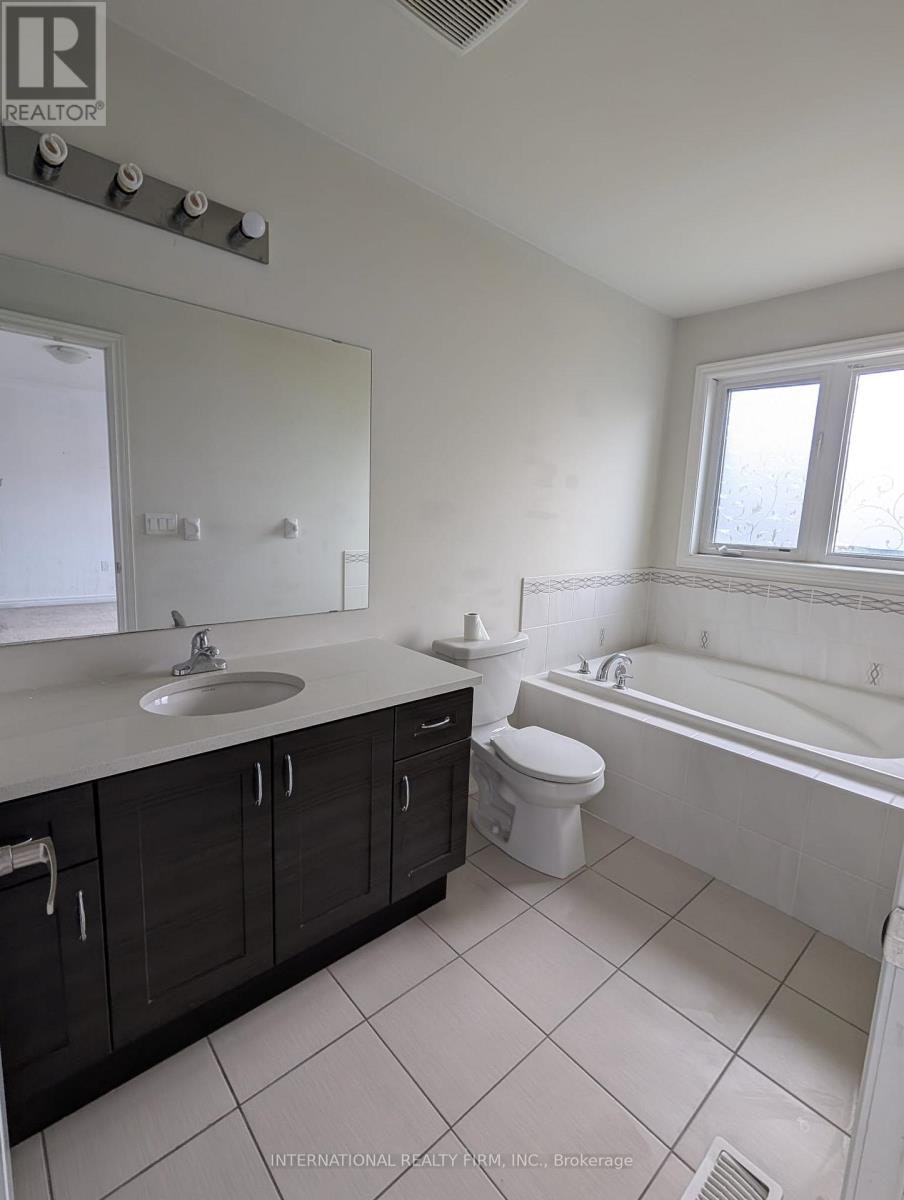 MAIN-734 Yarfield Crescent, Newmarket, ON, L3X 1C8 - 14