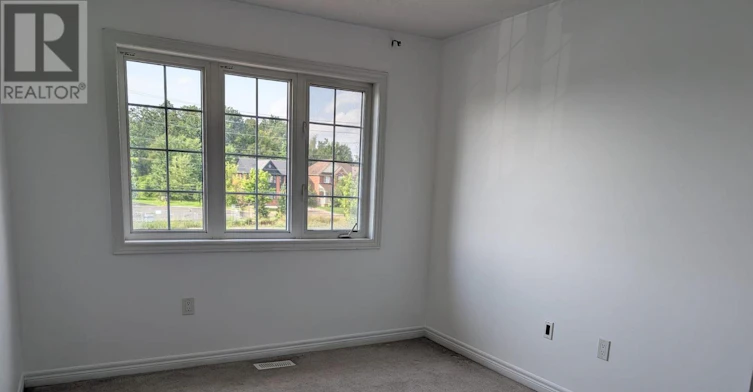 MAIN-734 Yarfield Crescent, Newmarket, ON, L3X 1C8 - 15