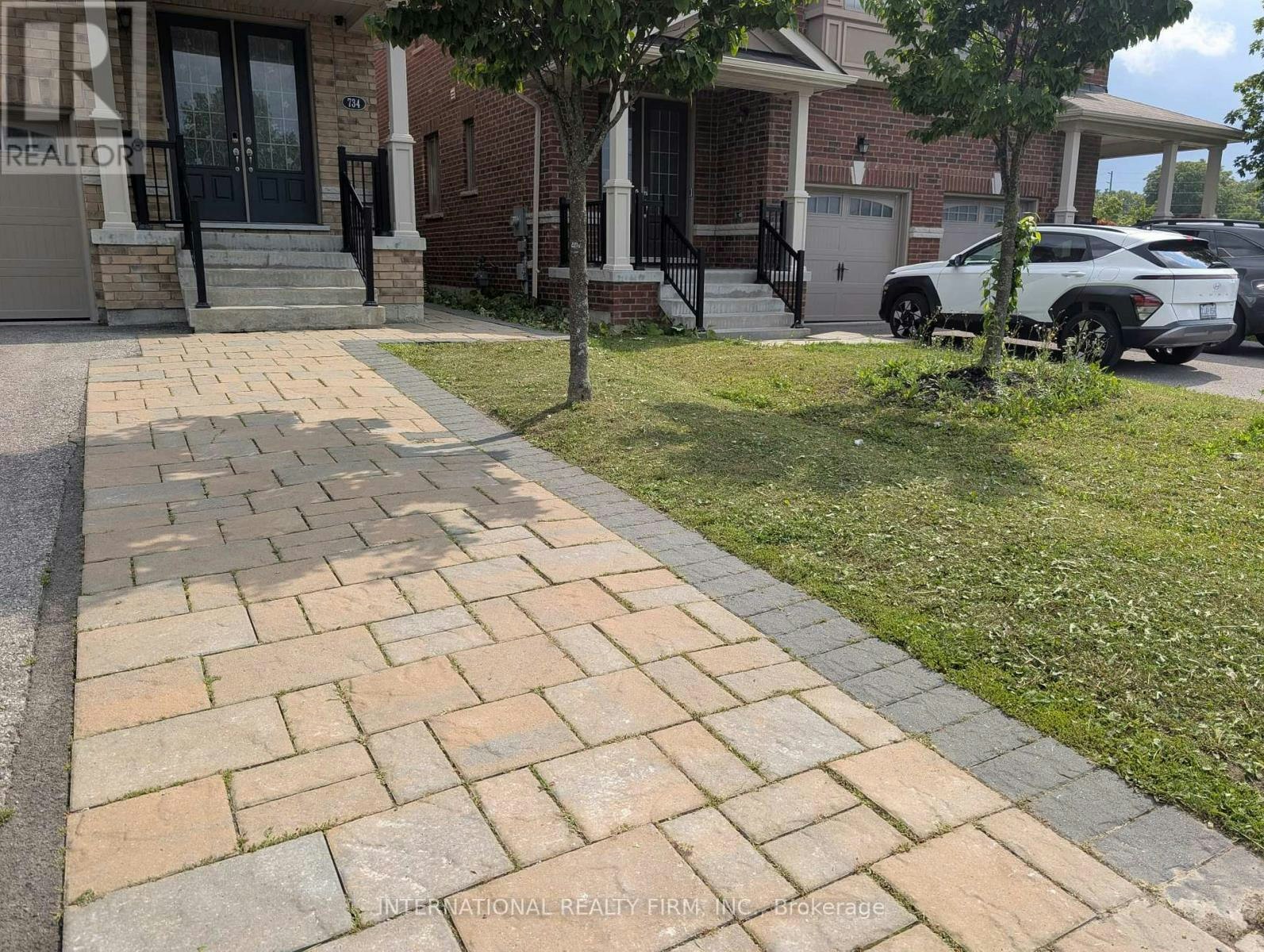 MAIN-734 Yarfield Crescent, Newmarket, ON, L3X 1C8 - 2