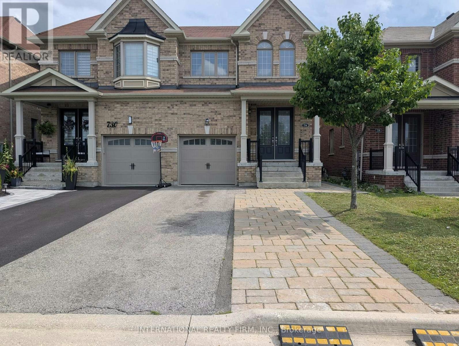 MAIN-734 Yarfield Crescent, Newmarket, ON, L3X 1C8