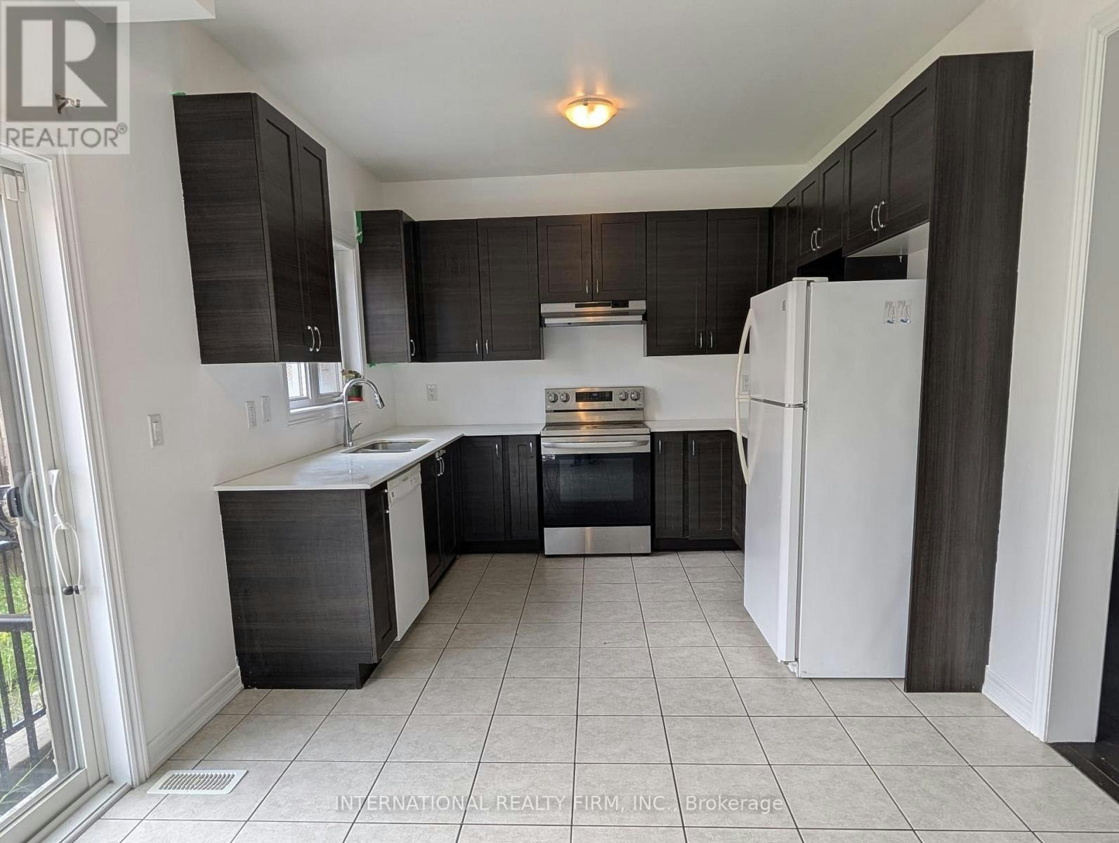 MAIN-734 Yarfield Crescent, Newmarket, ON, L3X 1C8 - 9
