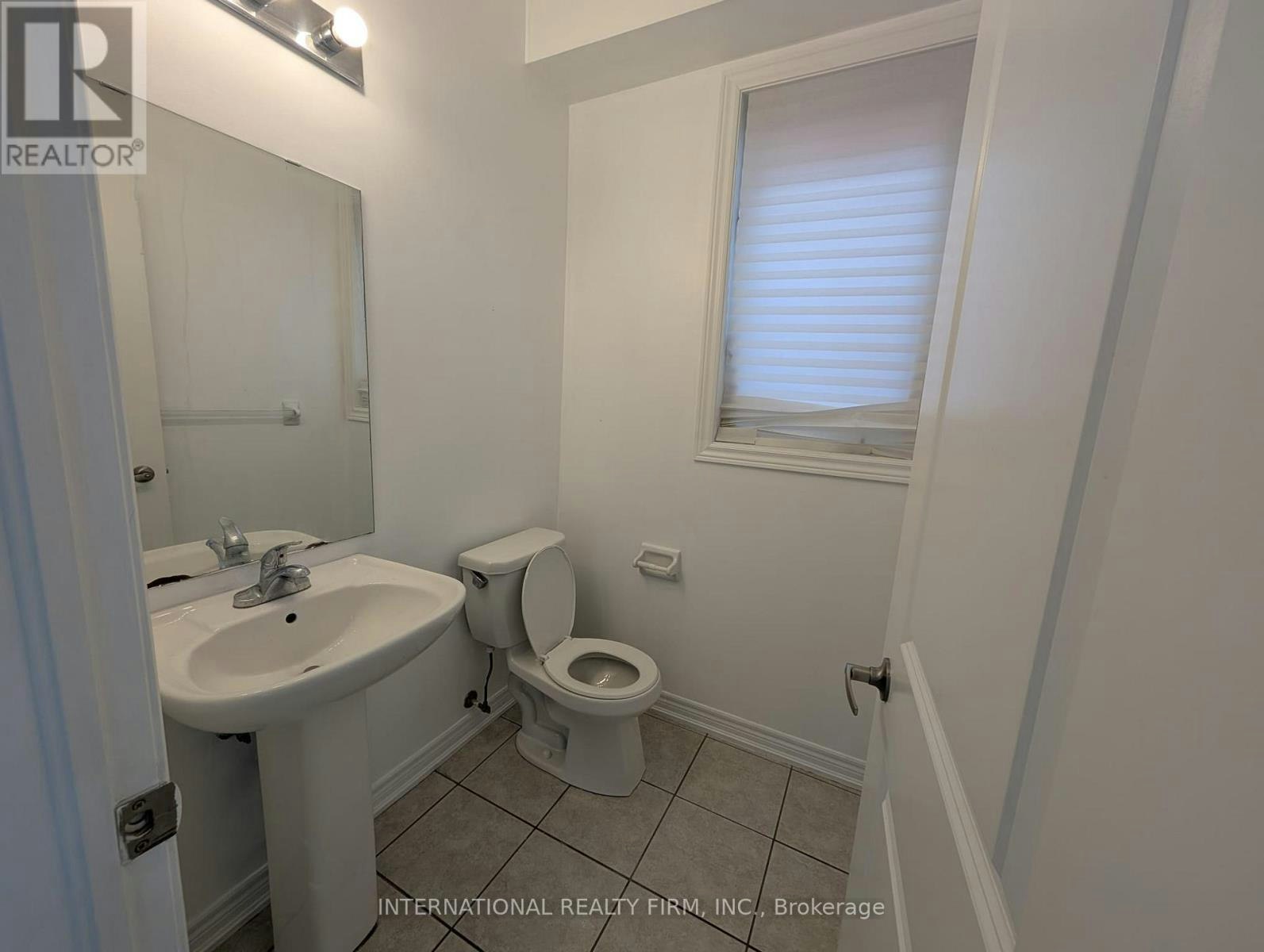 MAIN-734 Yarfield Crescent, Newmarket, ON, L3X 1C8 - 6