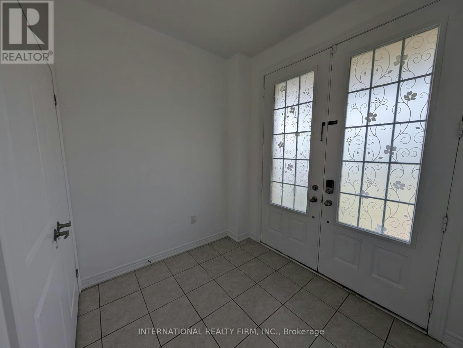MAIN-734 Yarfield Crescent, Newmarket, ON, L3X 1C8 - 3