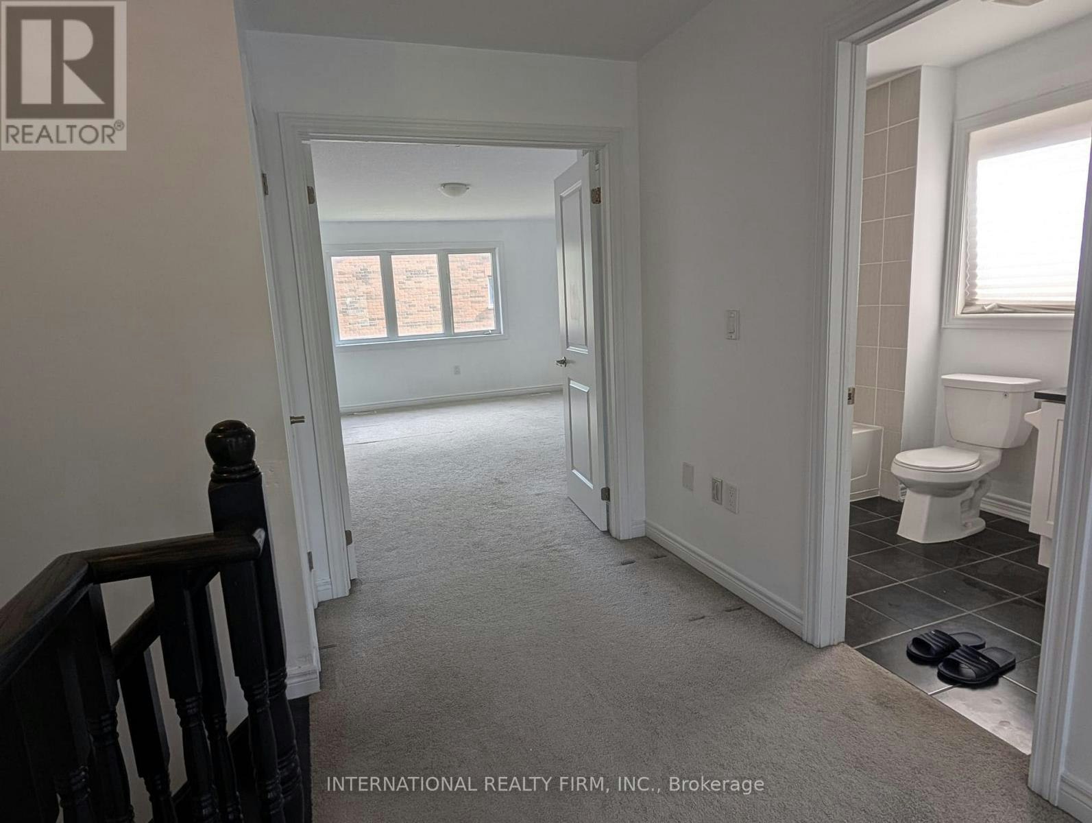 MAIN-734 Yarfield Crescent, Newmarket, ON, L3X 1C8 - 12
