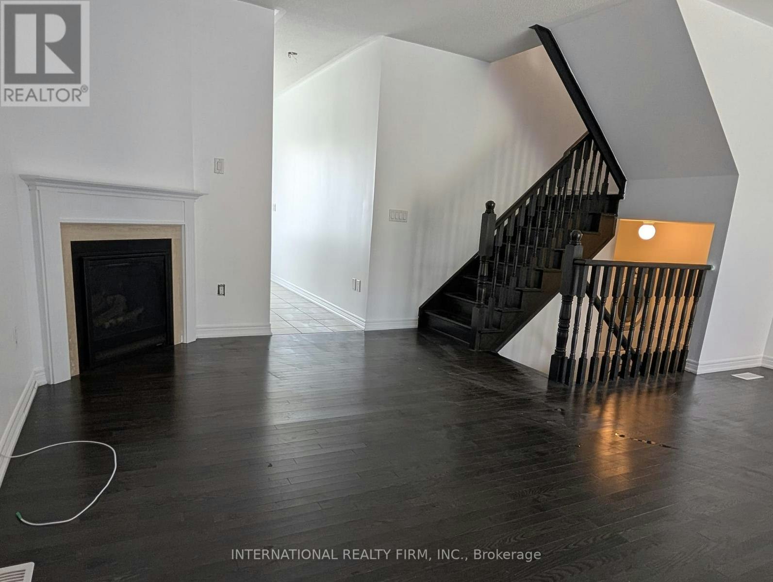 MAIN-734 Yarfield Crescent, Newmarket, ON, L3X 1C8 - 5
