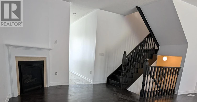 MAIN-734 Yarfield Crescent, Newmarket, ON, L3X 1C8 - 5