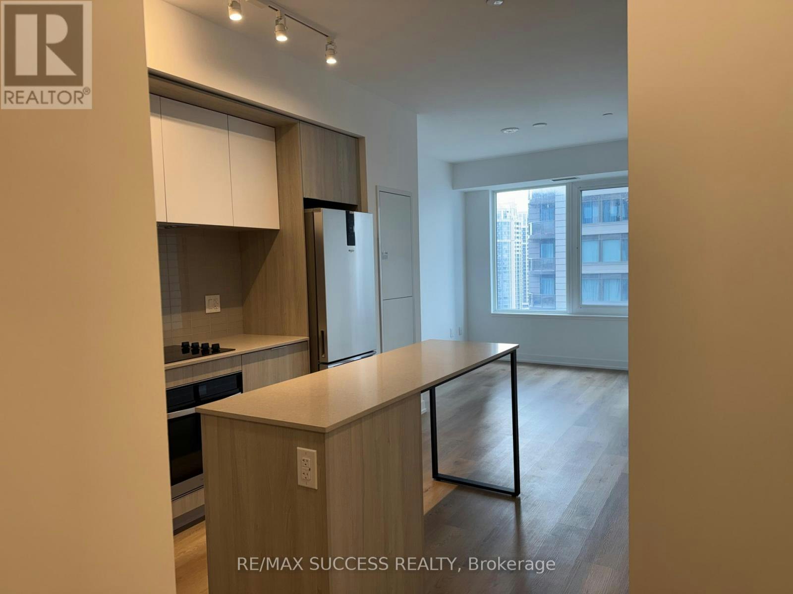 1607-395 Square One Drive, Mississauga, ON, L5B 0P6 - 2