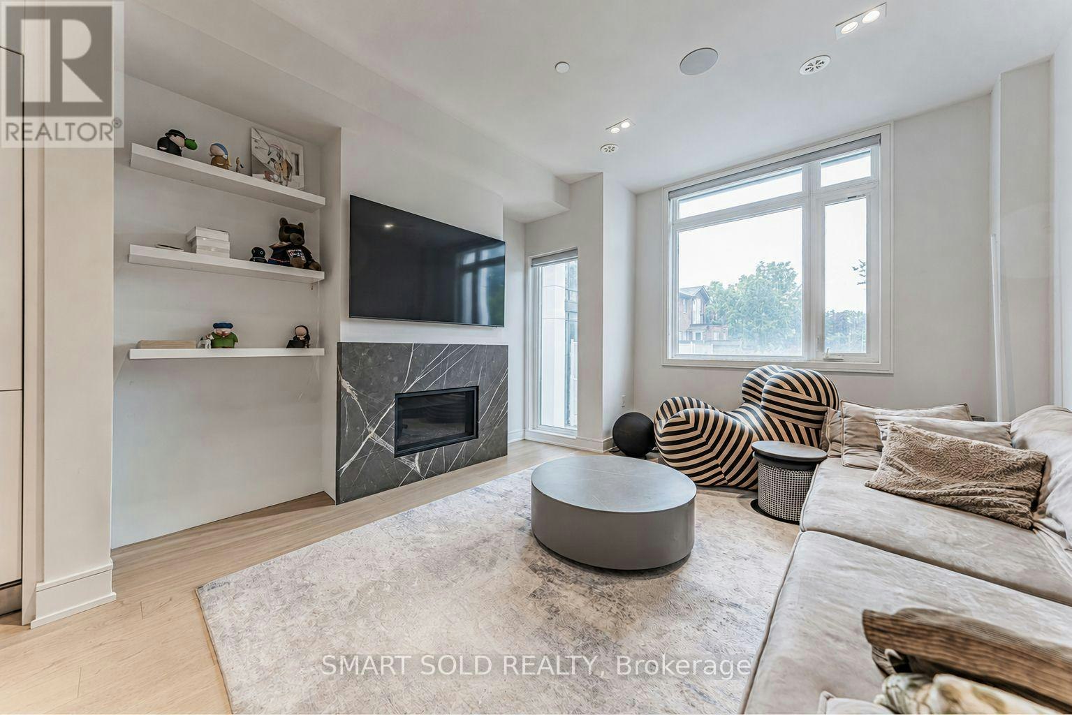 9 Flax Field Lane, Toronto, ON, M2N 0L5