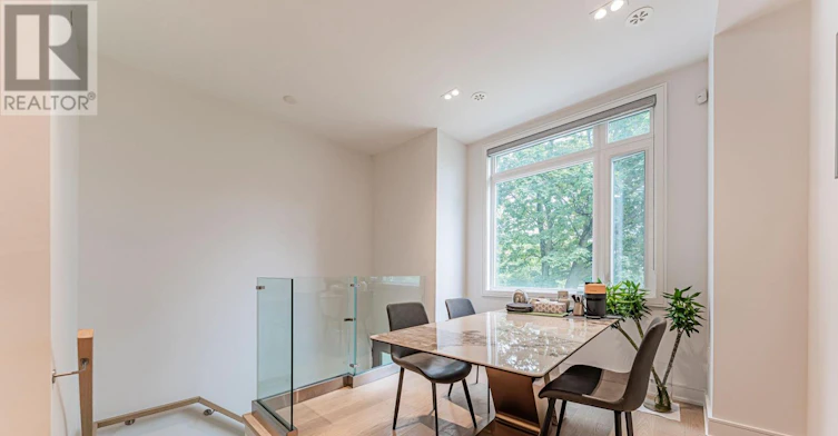 9 Flax Field Lane, Toronto, ON, M2N 0L5 - 3