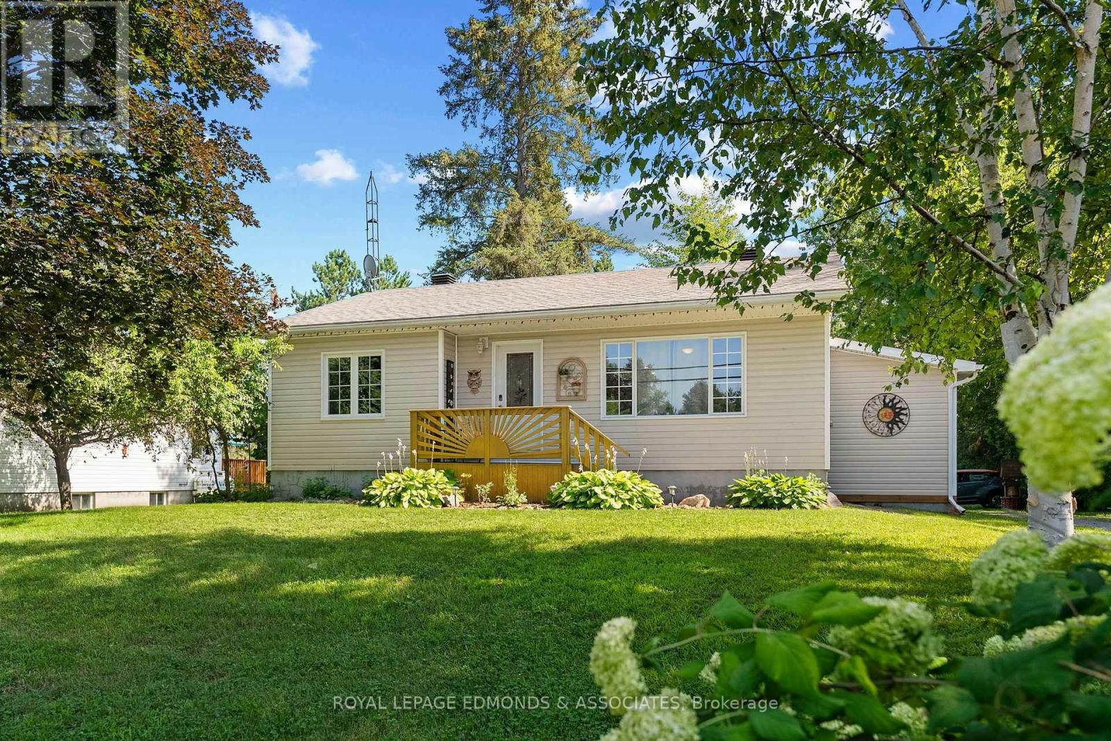 11132-11140 Round Lake Road, Laurentian Valley, ON, K8A 6W8