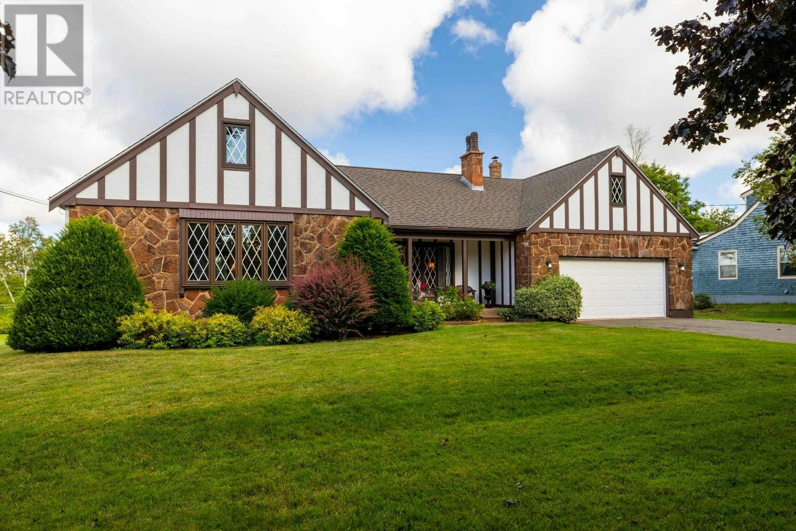 10 Battery Point Drive, Stratford, PE, C1B 2K6