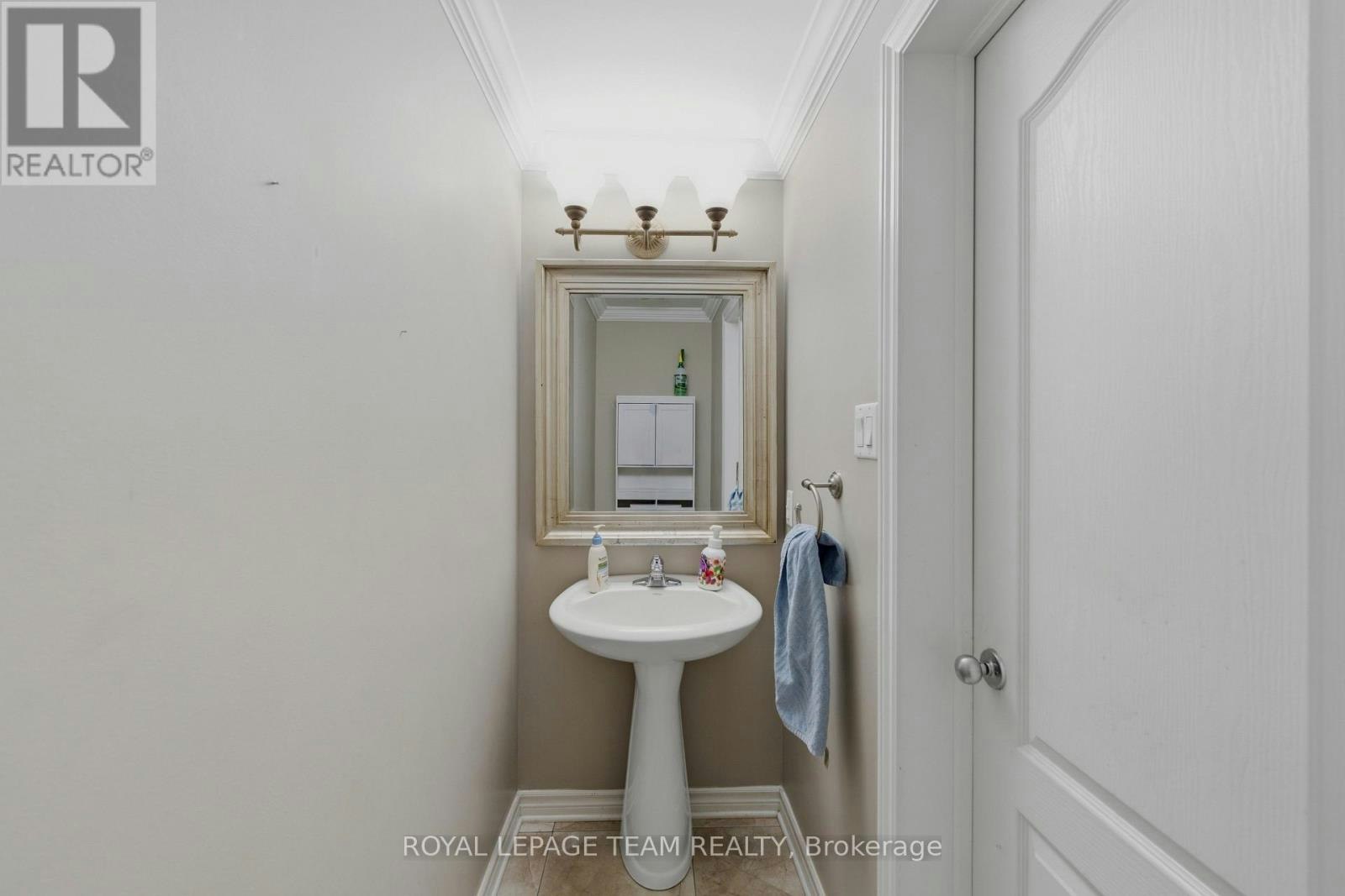 216 Horseshoe Crescent, Ottawa, ON, K2S 0B8 - 10