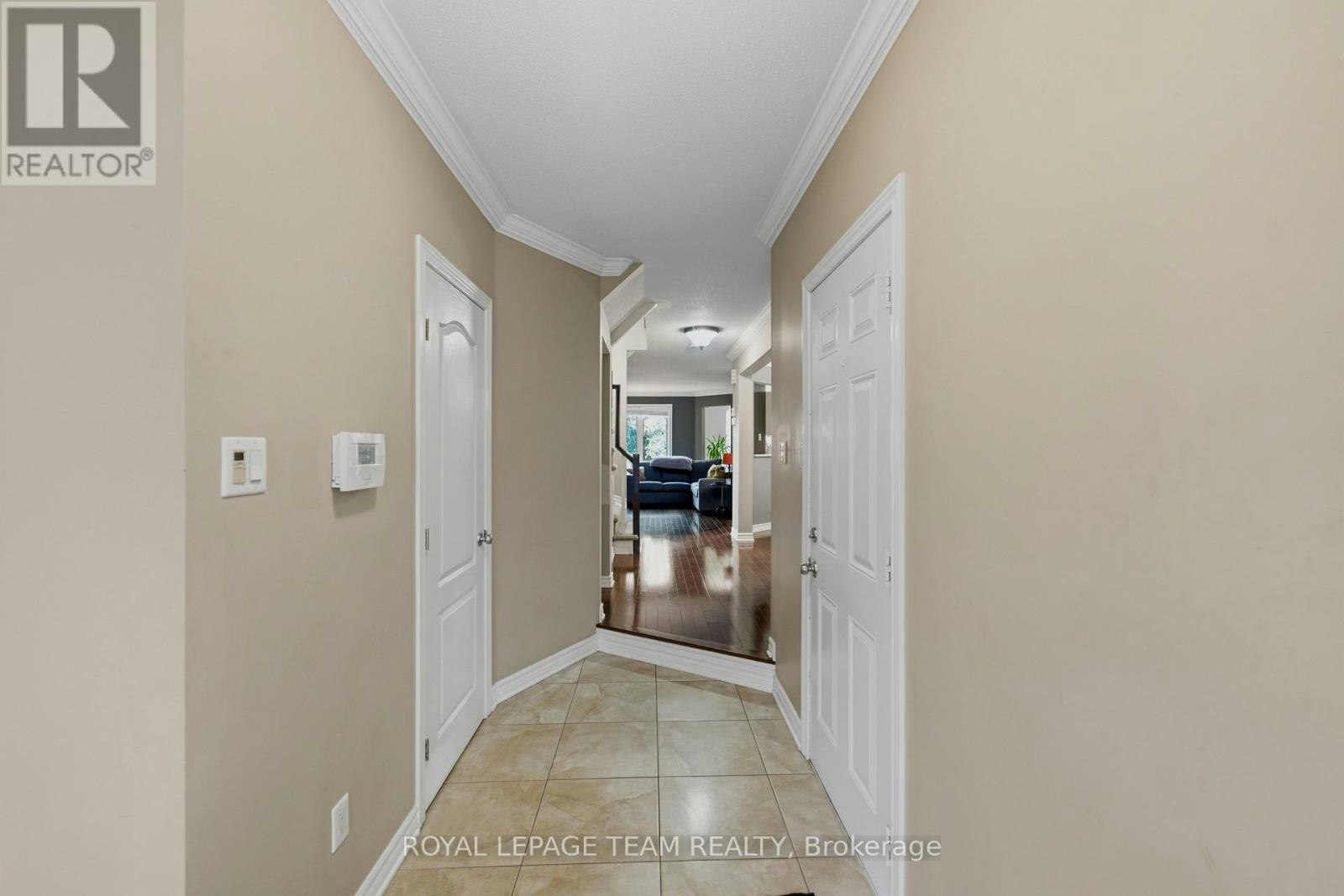 216 Horseshoe Crescent, Ottawa, ON, K2S 0B8 - 11