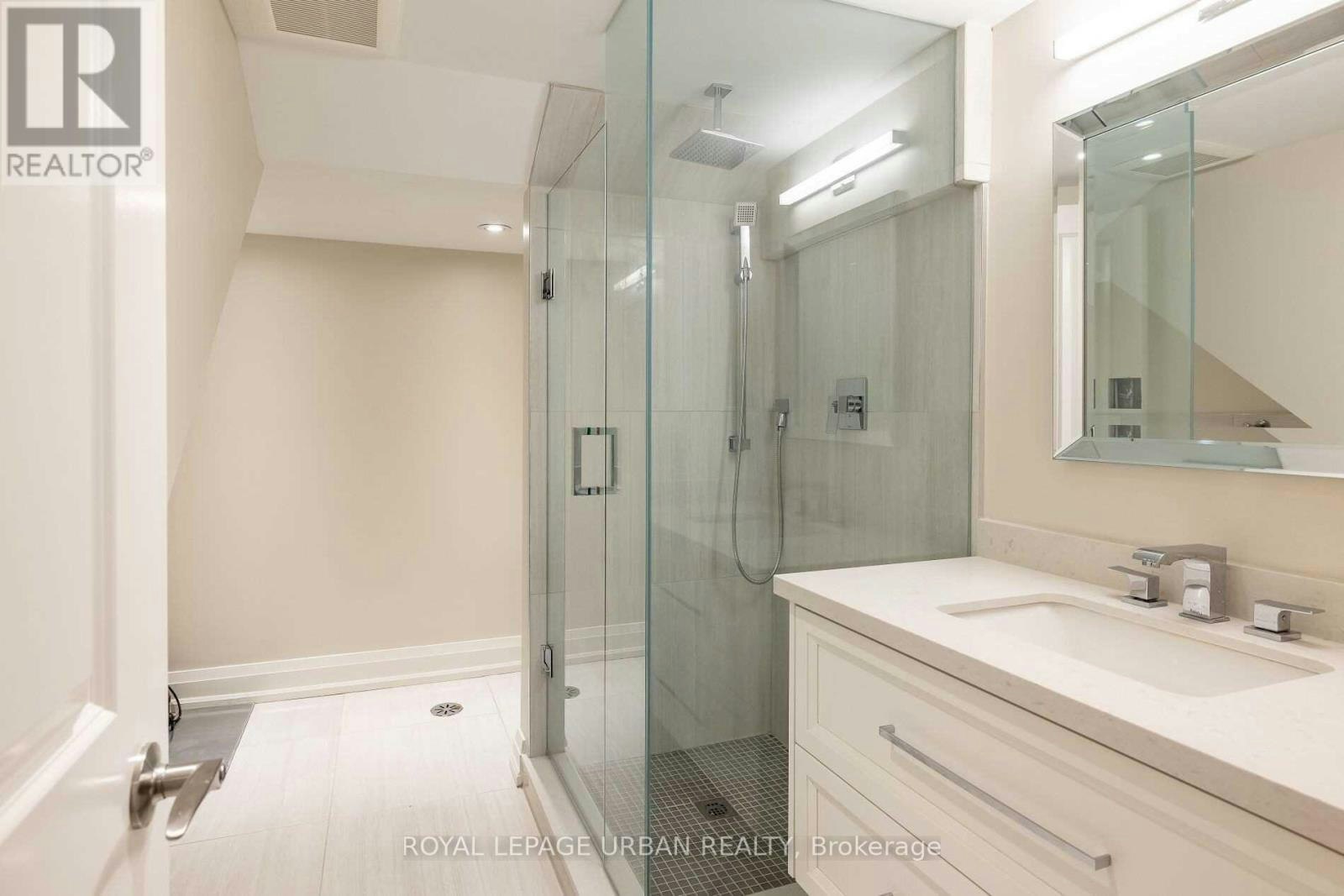 70 Parkview Hill Crescent, Toronto, ON, M4B 1R4 - 30