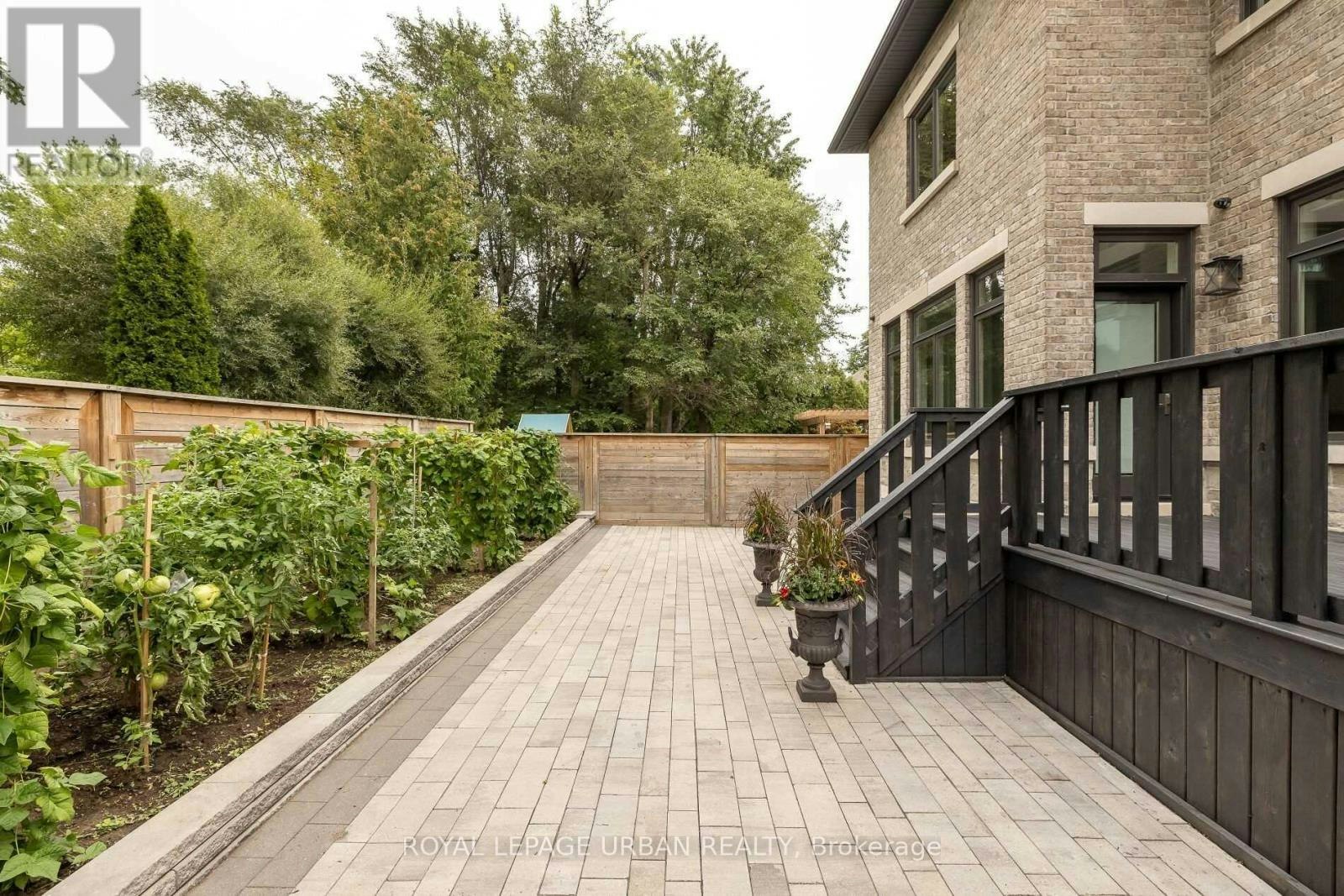 70 Parkview Hill Crescent, Toronto, ON, M4B 1R4 - 17