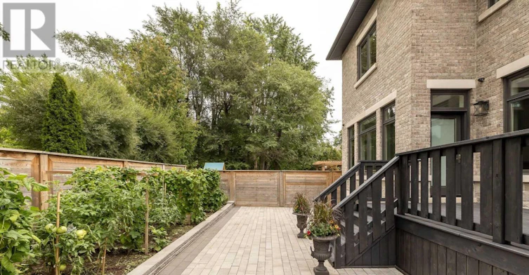 70 Parkview Hill Crescent, Toronto, ON, M4B 1R4 - 17