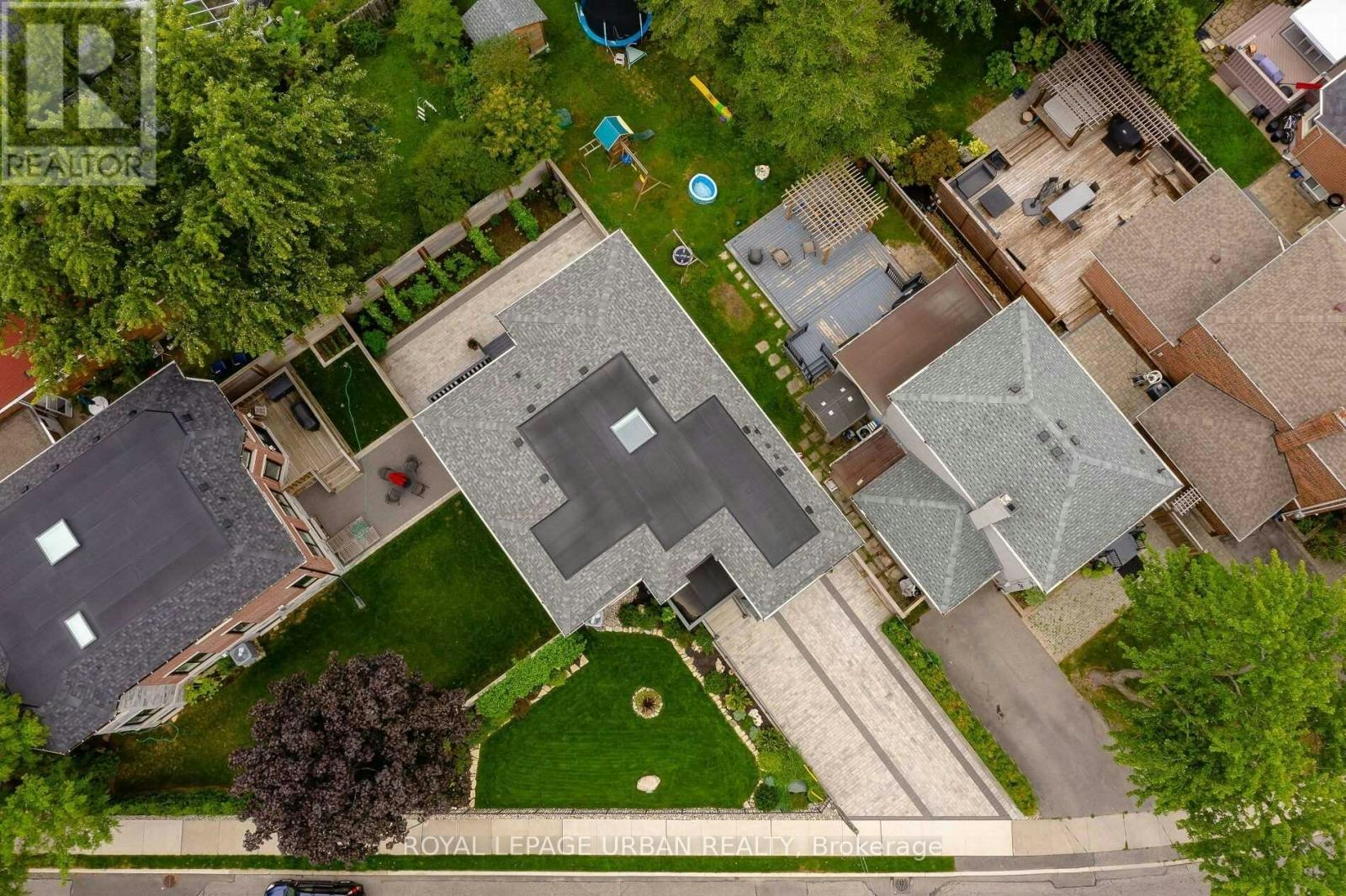 70 Parkview Hill Crescent, Toronto, ON, M4B 1R4 - 3
