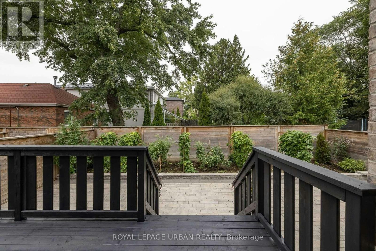 70 Parkview Hill Crescent, Toronto, ON, M4B 1R4 - 16