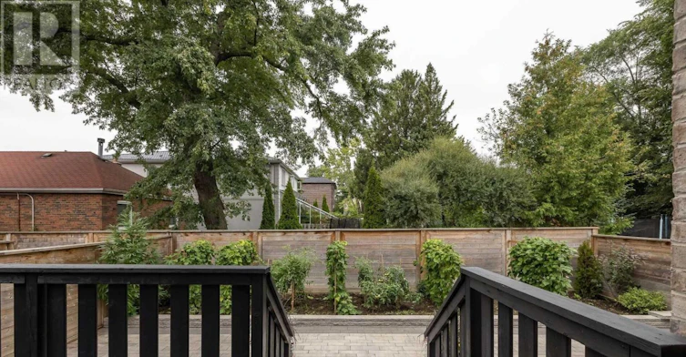 70 Parkview Hill Crescent, Toronto, ON, M4B 1R4 - 16