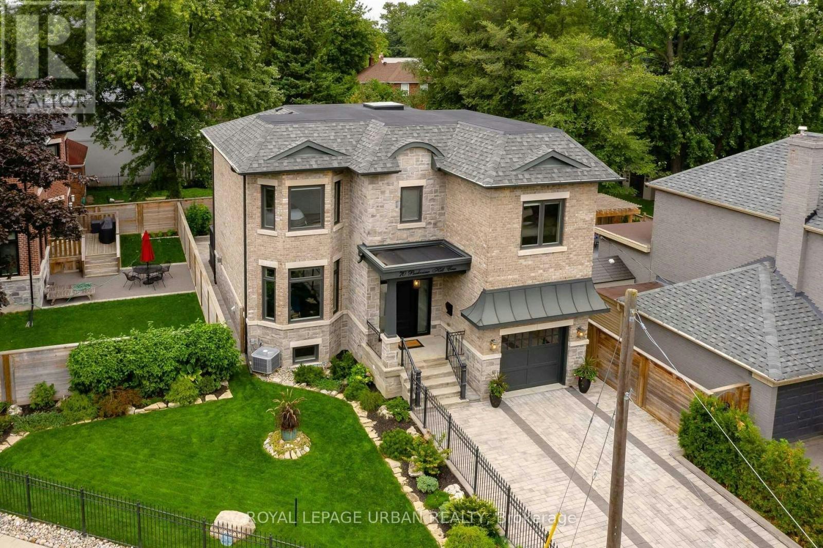 70 Parkview Hill Crescent, Toronto, ON, M4B 1R4