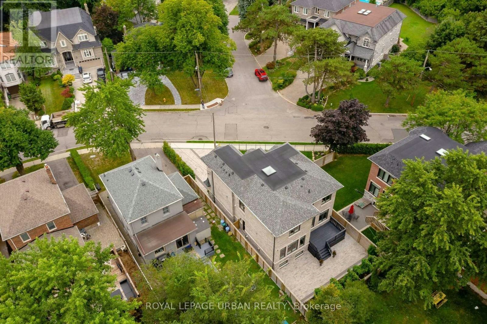 70 Parkview Hill Crescent, Toronto, ON, M4B 1R4 - 21