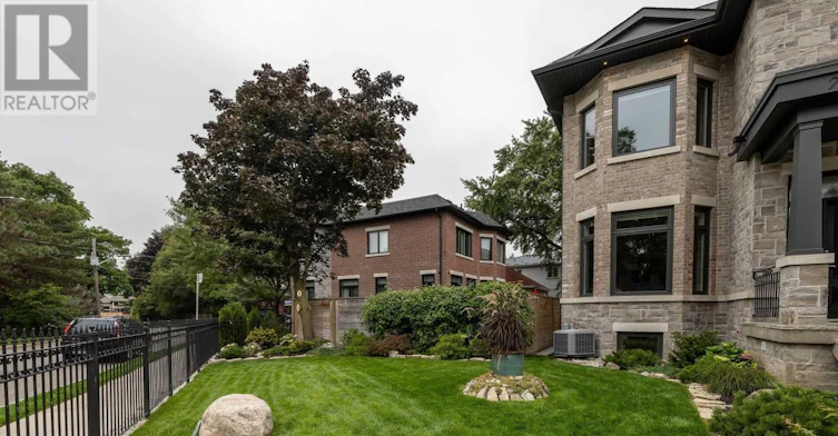 70 Parkview Hill Crescent, Toronto, ON, M4B 1R4 - 6
