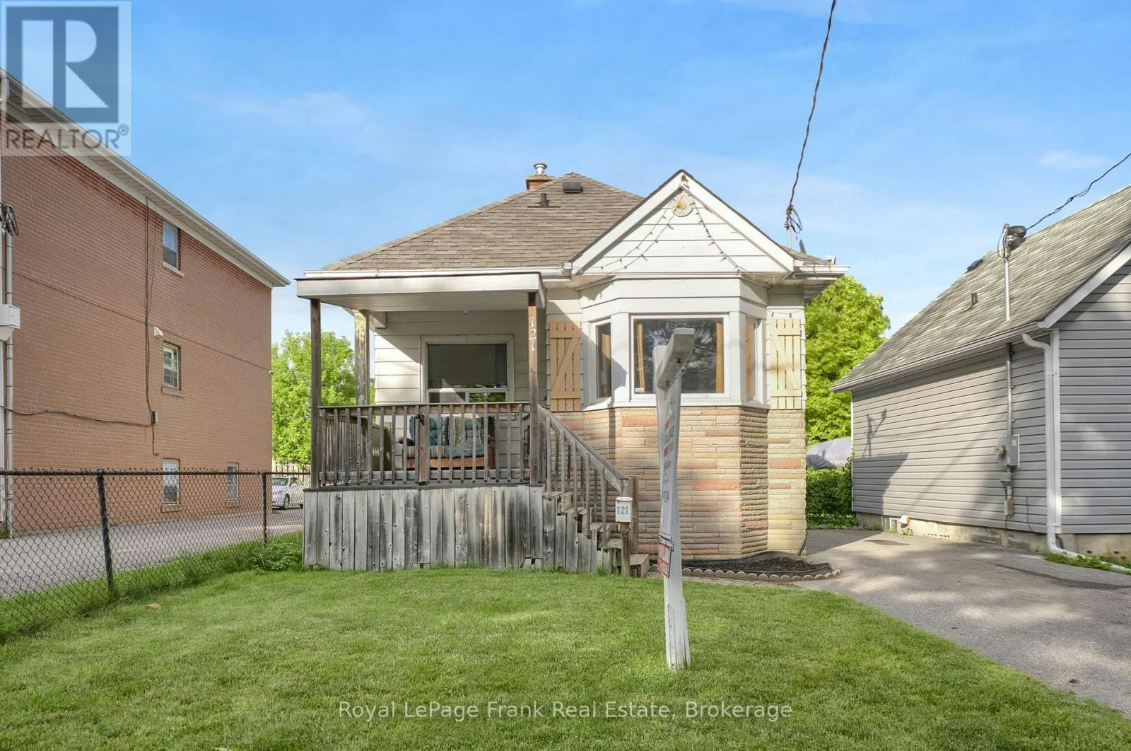 121 Cromwell Avenue, Oshawa, ON, L1J 4T5