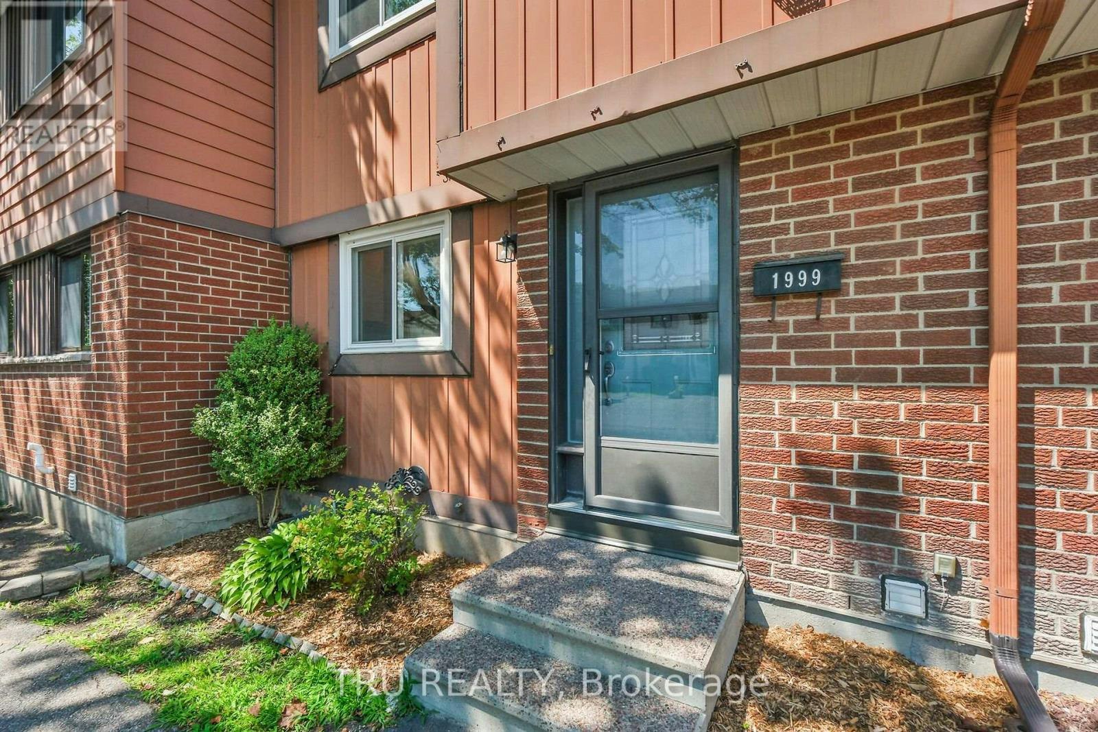 1999 Falkirk Crescent, Ottawa, ON, K1B 4Y8