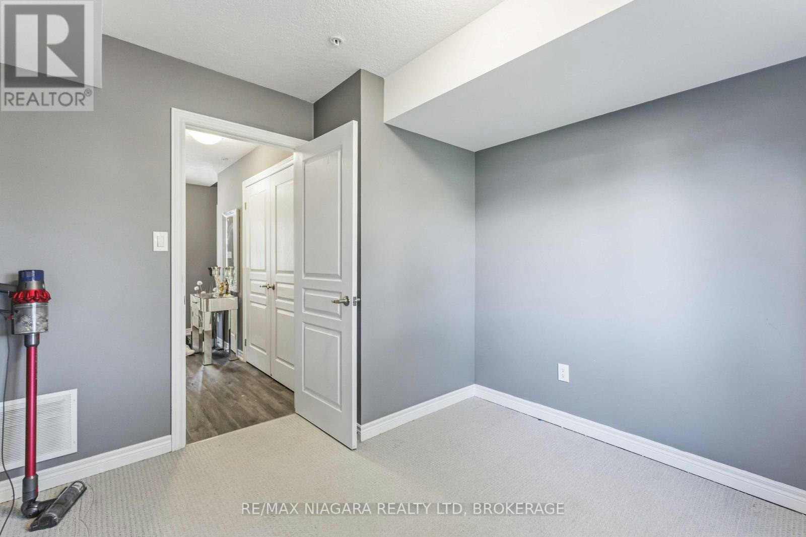 47 Scarlett Common, St. Catharines, ON, L2P 0C4 - 6